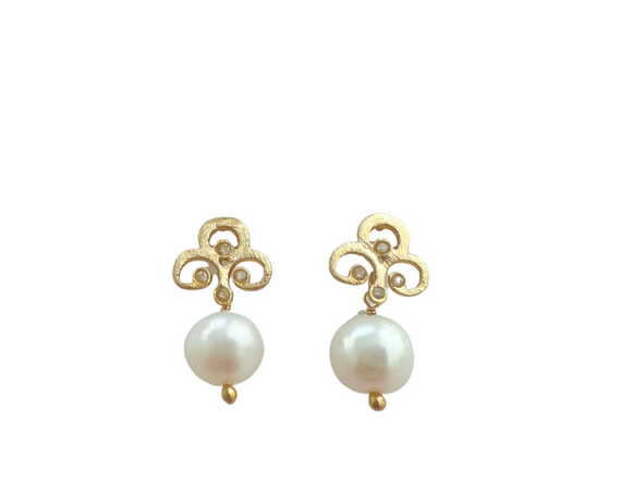 Claire Pearl Earrings